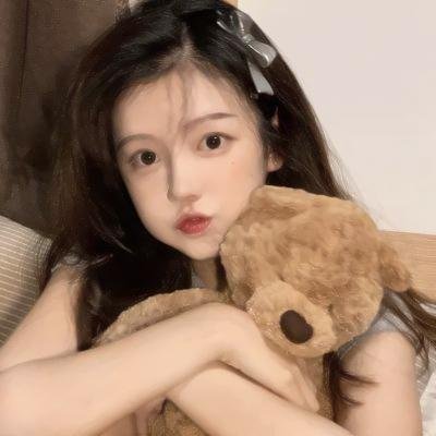 与一位女士合影
